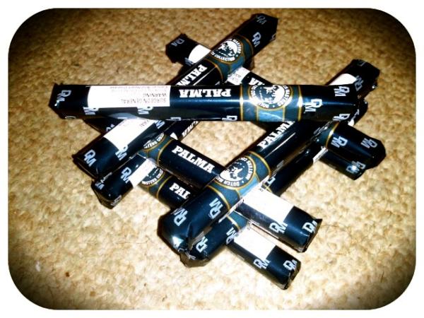 str8blunted's tweet photo. @stoner_stuff now ya just need some of these!! ;P #dutchmaster #dutchpyramid #blunts #ROLLUP http://t.co/RwL6ksnr