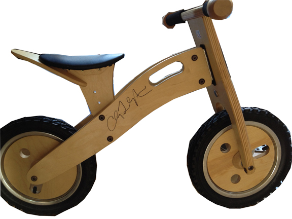 pintsizesocial's tweet image. Raising $$ for @everymomcounts w a chance to win pre-loved items from @CTurlington's family  bit.ly/t1PAxd