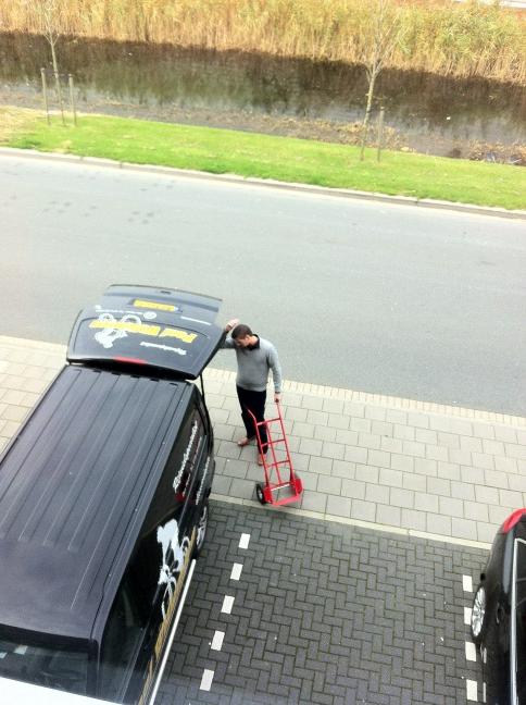 Het lijkt erop dat Kevin aan het werk is! #beldekrant