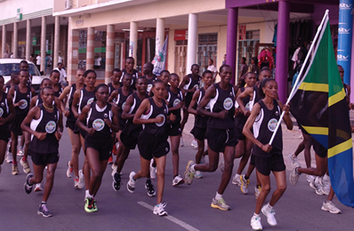 Kililager's tweet photo. 30 athletes who are taking part in the Kili Uhuru National Flag Relay, which is part of the Jivunie uTanzania Campaign http://t.co/DIxgKsaG