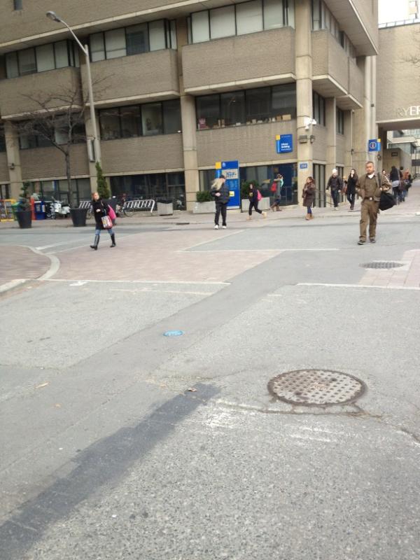 jrknfnbckldnsms's tweet image. Backwards man in action #ryersonproblems