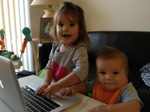 AndrewEmanuel's tweet photo. Converting the #kids to #apple early. Next I'll get them on #iPhone. http://t.co/5osEP7mO