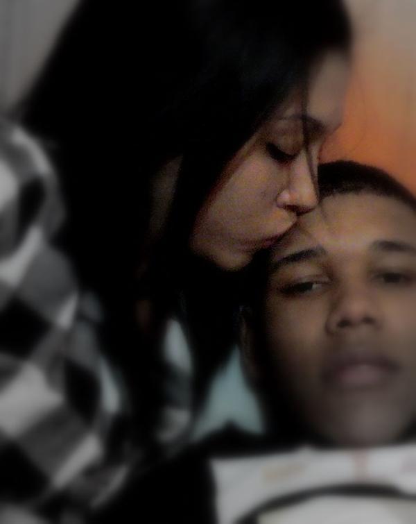 _yurimaia's tweet photo. meu amor esse amor que balança vc faz a cuca girar faz o corpo tremer. eu te amo minha veinha http://t.co/mH6Zp9ZS