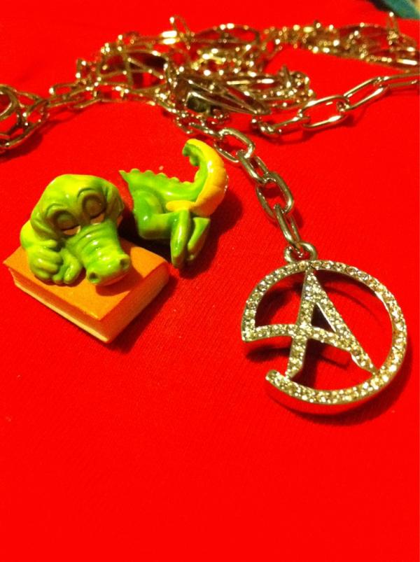 showcapricalove's tweet image. @CrissAngel my #randomobject #bookgator