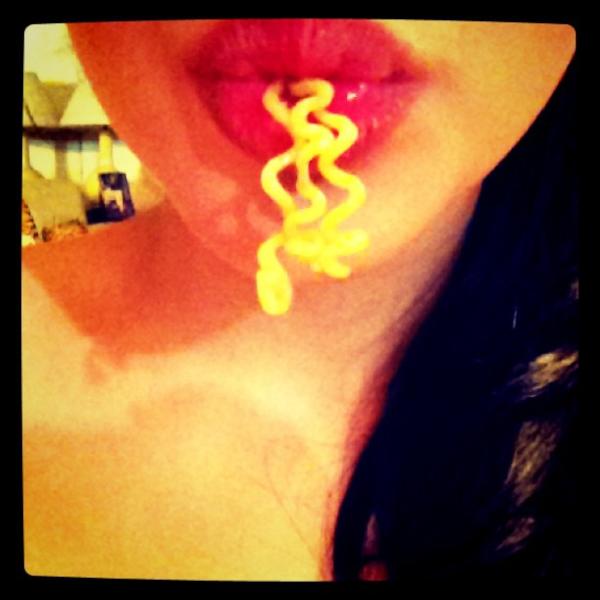 Yasizzle's tweet photo. Pancitssss. Ahihi :"> http://t.co/BGDNP5W4