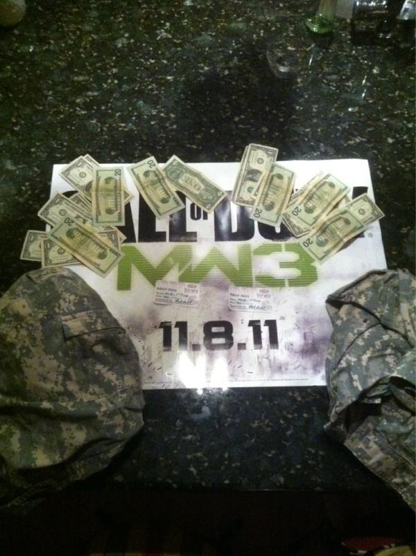 B_Cizz's tweet photo. And mama said playin call of duty is a waste of time. Ha! 1st tourney = won. #StacksOfBread http://t.co/rCimPIT2