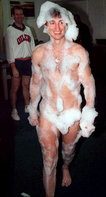 TheKamherst's tweet image. #soapwars - somewhere Ray Whitney is in a corner crying @jfabin15