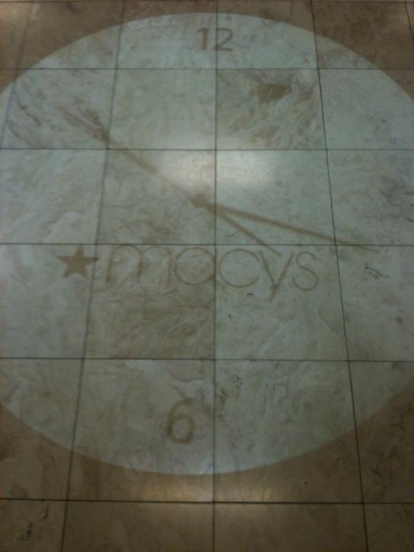 johnnovot's tweet image. Woah. #floorclock