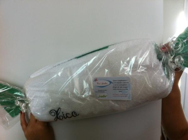 bellamgomes's tweet photo. Eh mt carinho... Toalhinha que meu fofo ganhou da tia Fernanda, veterinária! http://t.co/7MHVFmFw