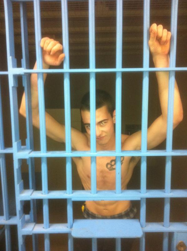 compman9902's tweet photo. Ol jailbird http://t.co/wz9rKwvM
