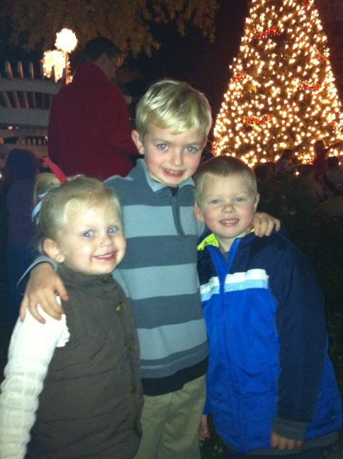 blugirl's tweet photo. Christmas tree lighting in birkdale!! http://t.co/KNwOYg04