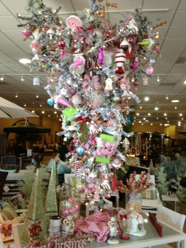 gibble1's tweet image. "@MrTommyLand: You know shit is good at Christmas time when your tree looks like this! Cocktails? http://t.co/5ckbPUAZ" were is that at?