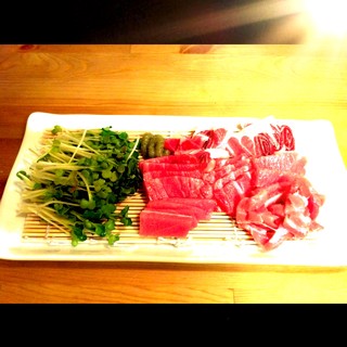 travis_pudding's tweet image. 두근두근 Travis, 썰어놓고 보니 남태평양의 햇빛을 자.체.발.광 #배꼽살  pud.to/Uqp #puddingto