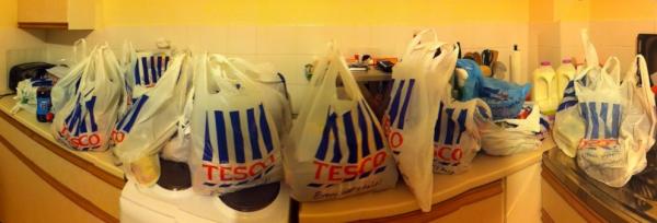 MikeBlogowski's tweet image. Well well Mr @UKTesco thank you for my delivery! All this for £42 :D #firsttimecustomer #quidco #bargain Thanks driver!