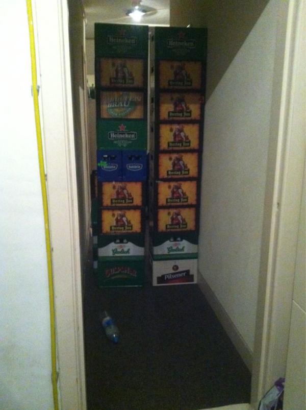 Kellemans's tweet photo. Ik ben opgesloten in de keuken wie komt me redden :( http://t.co/axT15xKK