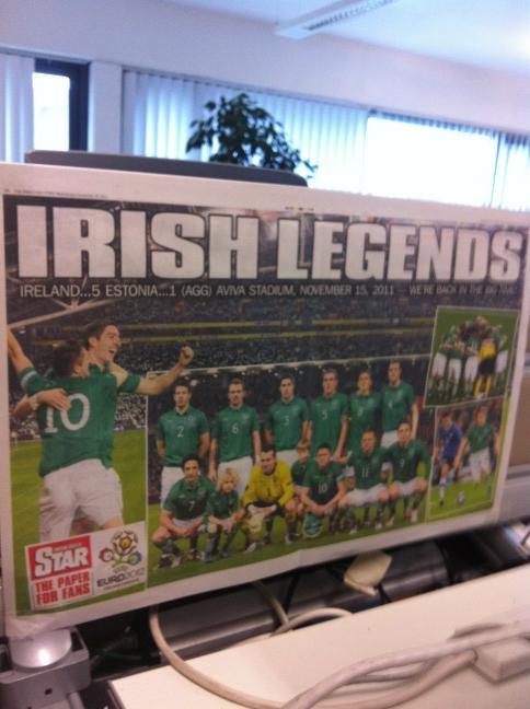 IrelandFootball's tweet photo. It's never too early to decorate your office desk! What a night! #Euro2012 #IrlEst http://t.co/txzLHXfQ