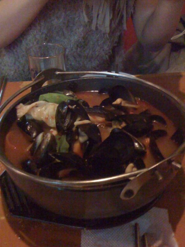 REYJEYLIM's tweet photo. 쌀쌀해지는 날. 정말 따땃해지누만 ㅎㅎ먹어본것중 진짜최고 홍합탕@ 화곡동맛집- 화곡장터 http://t.co/Z3pIeTKn