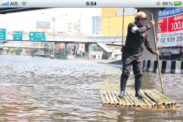SimGauthier's tweet photo. BKK bamboo rafting ! http://t.co/DcLvMosu