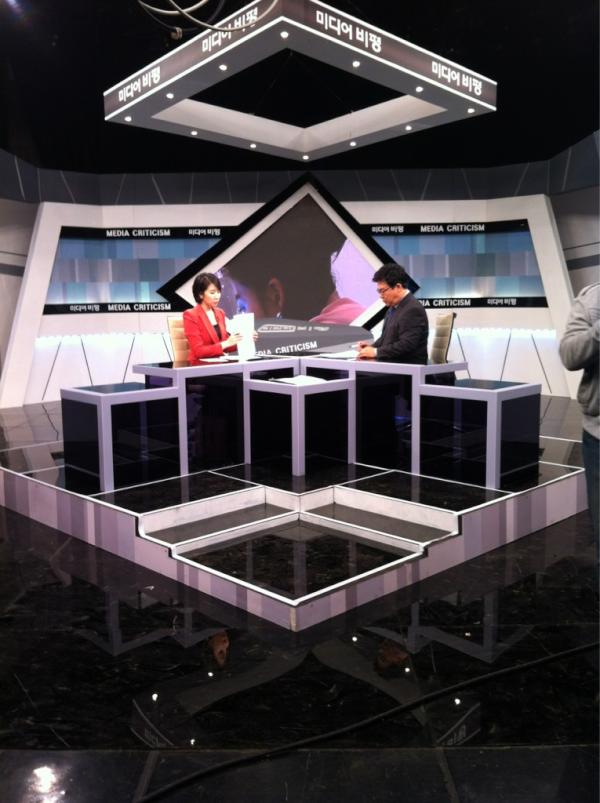 kbsmediacritic's tweet photo. 이번주 미디어비평에서는 해마다 반복되는 언론들의 수능보도행태와 문제점 박진현 기자와 짚어봅니다. http://t.co/YYQRbpyQ