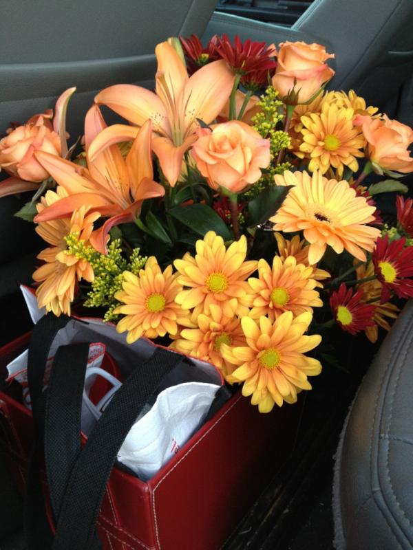 CarlaWalpole's tweet image. So thankful for having Papa Bear help me safely get my flowers home from my sweet man! #fallbliss #Ilovemychurch