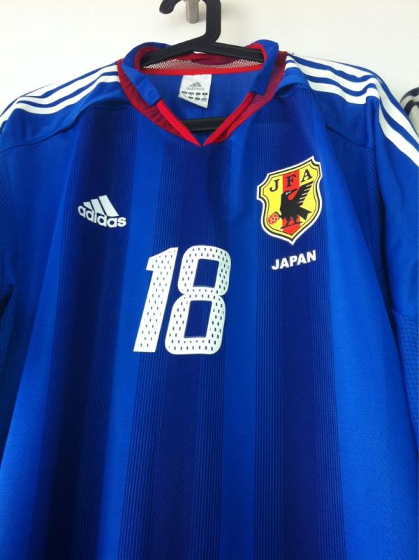 JSoccerMagazine's tweet photo. That #HumanCalendar Shinji Ono shirt in full colour Nov 19 http://t.co/gHyAmirO