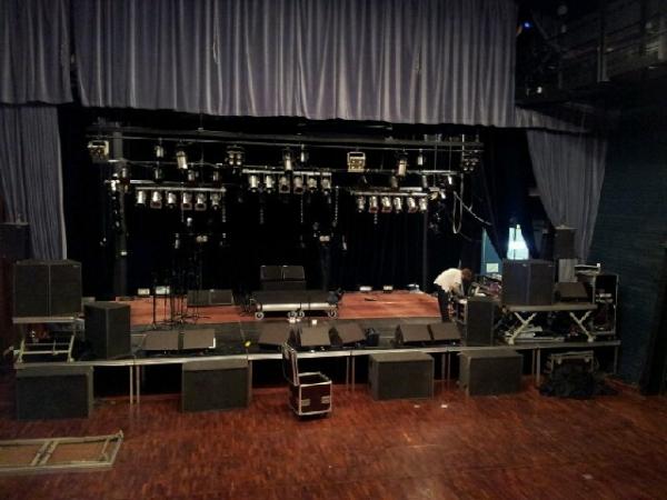 Le scene de la prog se monte. RDV ce soir a St Saulve !!!