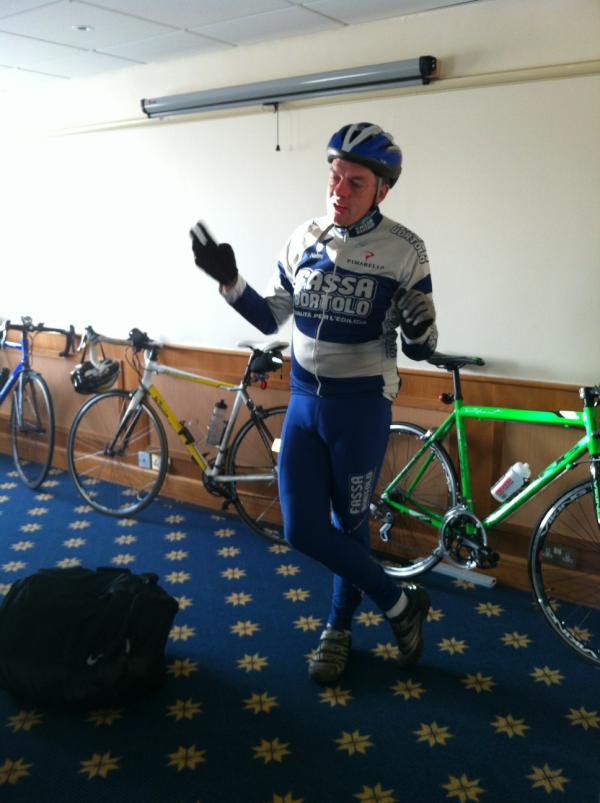 ICSBrainwave's tweet photo. 0800: Brian giving us our instructions for the day. http://t.co/1NEVkReR