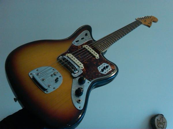andrewgreen's tweet photo. @Johnny_Marr Hi Johnny, any good souls in the NW you'd recommend for electronics work on a vintage Jag? Here she is... http://t.co/7jbdSetp
