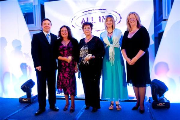 Homeinstead_Ox's tweet image. The team receiving two corner stone awards for business development at the recent National conference.