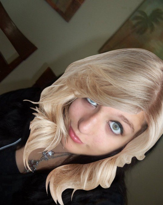 MaxGreensEyes's tweet photo. Lol sucky photo editor but do I look good as a blonde? I'm dying it soon. Please reply!!<3 http://t.co/YUzopVje