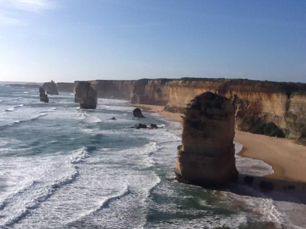 steffenvangen's tweet photo. Ved de tolv apostlene langs Great Ocean Road. Utrolige formasjoner! Hvor er Jesus?? http://t.co/6K87244i
