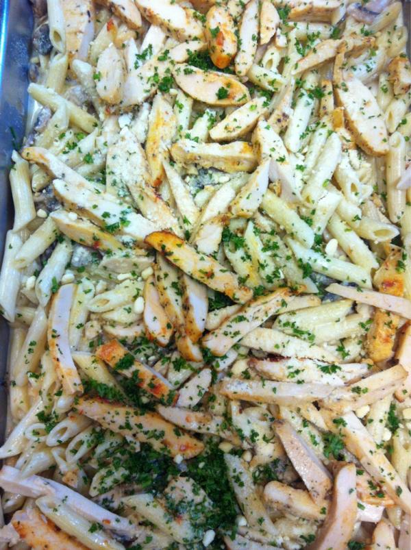 5775_Yonge's tweet photo. Here's today's featured hot entree! Pasta Prima Vera w/ chicken ^_^ http://t.co/HuiSeWor