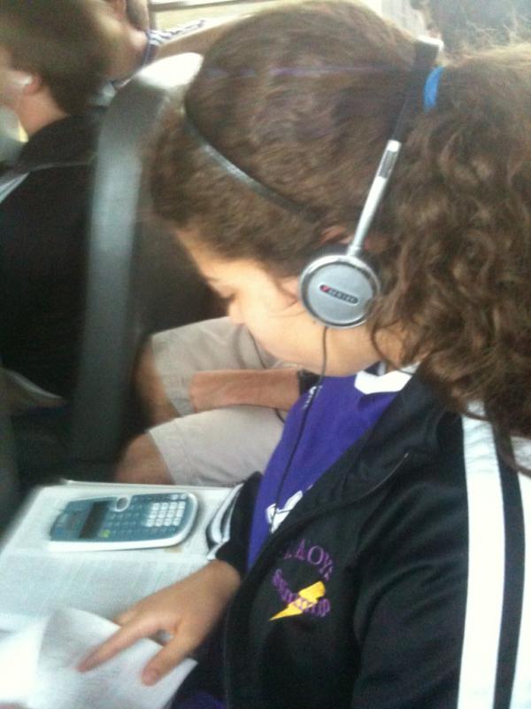 madisondl805's tweet image. @Stephanie9021 #bookworm #physicstest