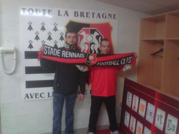 TeamOrangeFoot's tweet photo. Et maintenant les vestiaires du stade de la route de lorient... #LIVEL1 #opeorange #SRFC cc @staderennaisfc http://t.co/jUP3JsCF