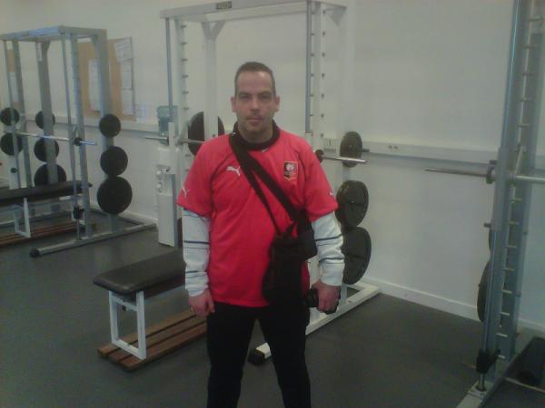 TeamOrangeFoot's tweet photo. #srfc #opeorange Michel, en salle de muscu, prêt pour la séance -) http://t.co/xqvwr1cN