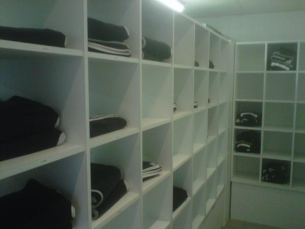 TeamOrangeFoot's tweet photo. Après la Balnéo, place à la visite des vestiaires et de l'intendance cc @staderennaisfc #opeorange #SRFC http://t.co/fJiiyp58