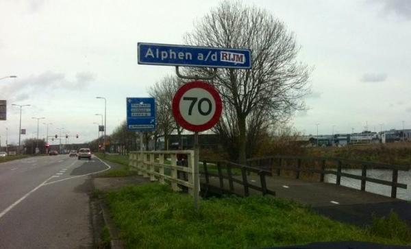 lachen! <a href="/vierdesint/">Sint Nicolaas</a>: Onze piet was het niet! <a href="/AlphenadRijM/">AlphenadRijM</a>: verhip wat een lol, heel Alphen hangt ermee vol #AadRijm