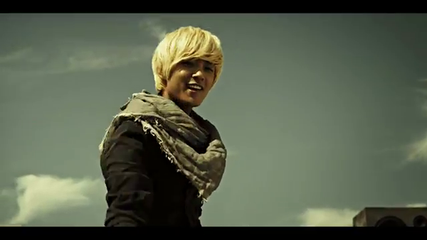 KpopFantasy's tweet photo. #MVPict #LikeBirdsFTI handsome jaejin [L] http://t.co/n71JubJe