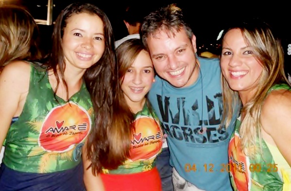 kerolnery_'s tweet photo. Ontem em cima do trio do @Jammil com @_mannogoes @millaoliveiraa @Tininha_F foi OTIMO, o @_blocoamare foi TUDO! http://t.co/LETSTn27