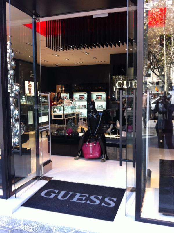 GUESS_España tweet media