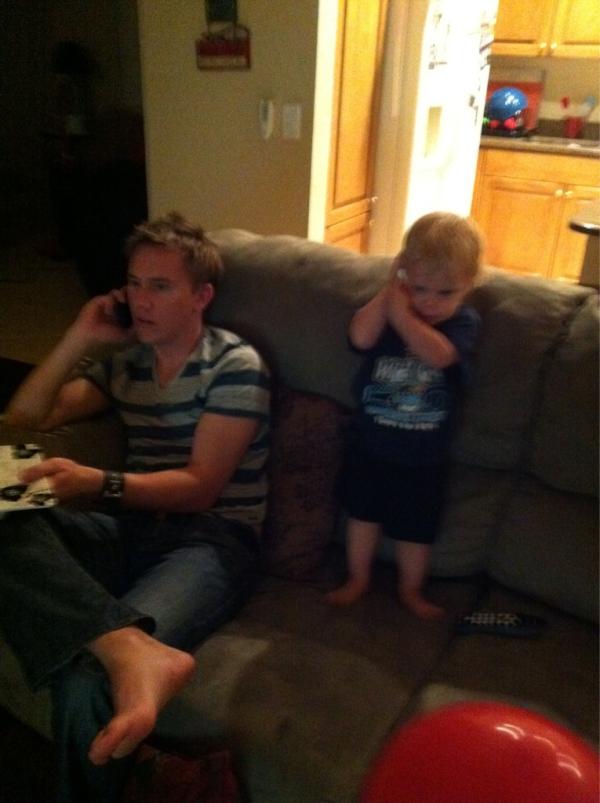 liam_hutcherson's tweet photo. Me & daddy are both on very important phonecalls... http://t.co/ymZWRwuf