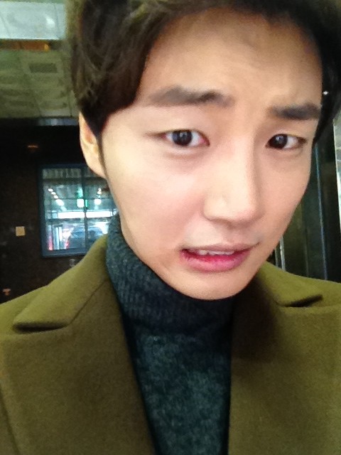 actor_yun's tweet photo. 사랑니 뺏어요 ㅎㅎㅎ http://t.co/norSgete