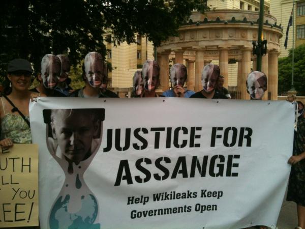 Muzzray's tweet image. @wikileaks @jaraparilla brisbane supports Julian