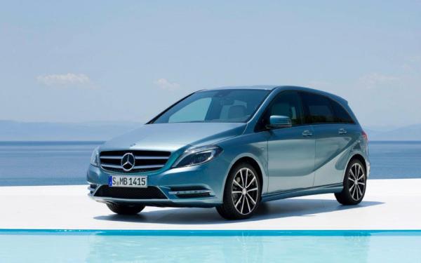 Terrenauto's tweet photo. Nueva Clase B, esta tarde en el recinto ferial http://t.co/hDUmdSrH