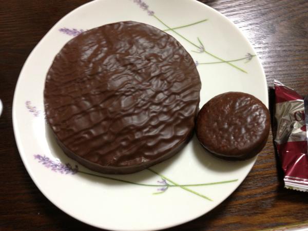 Q200m's tweet photo. まずは元のチョコパイとの比較 http://t.co/37V93WQZ