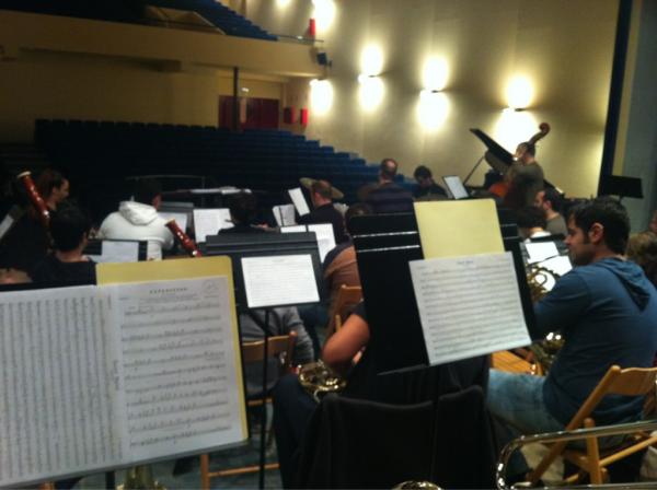 amsenienca's tweet photo. Empezamos bien la mañana en la AMS. Ensayo previo al concierto de esta tarde. #bandas http://t.co/fzrctZVh