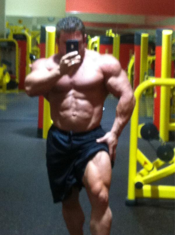 VicDelCampo's tweet photo. @alrindustries Just finished chest and biceps now it's time for some #chaindreaction and #HumaPro time to grow. http://t.co/aCcxalih