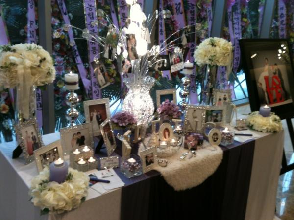 wedeco_master's tweet photo. 2011년 11월 26일 타임스퀘어 아모리스 에서 셋팅한 웨딩에코 퍼플스타일 조화 웨딩포토테이블 입니다~^^ 아모리스 홀에 너무 잘 어울려요~^^ http://t.co/LMkLU5Jk http://t.co/vXp507v7