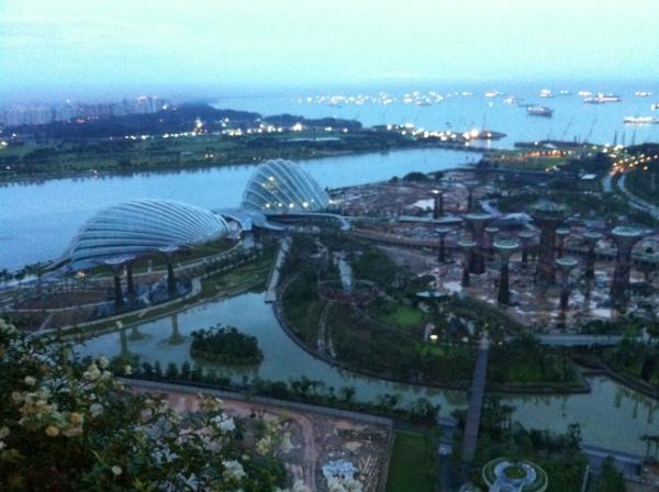 jnew's tweet photo. Uitzicht  vanuit mijn kamer in de marina bay Sands op de 39ste etage http://t.co/r9mhnQeH