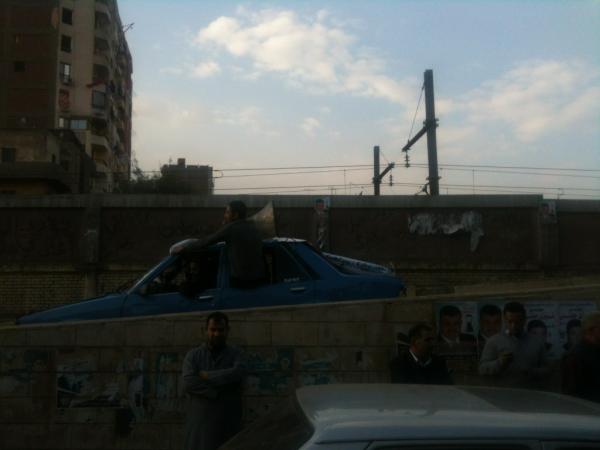 Muh_Magdy's tweet image. #EgElec الحاج سعيد المريجي ، رمز المثلث ، سيارتة مازالت تجوب امام مدرسة القائد بكوبري القبة ؛ عمال مستقل